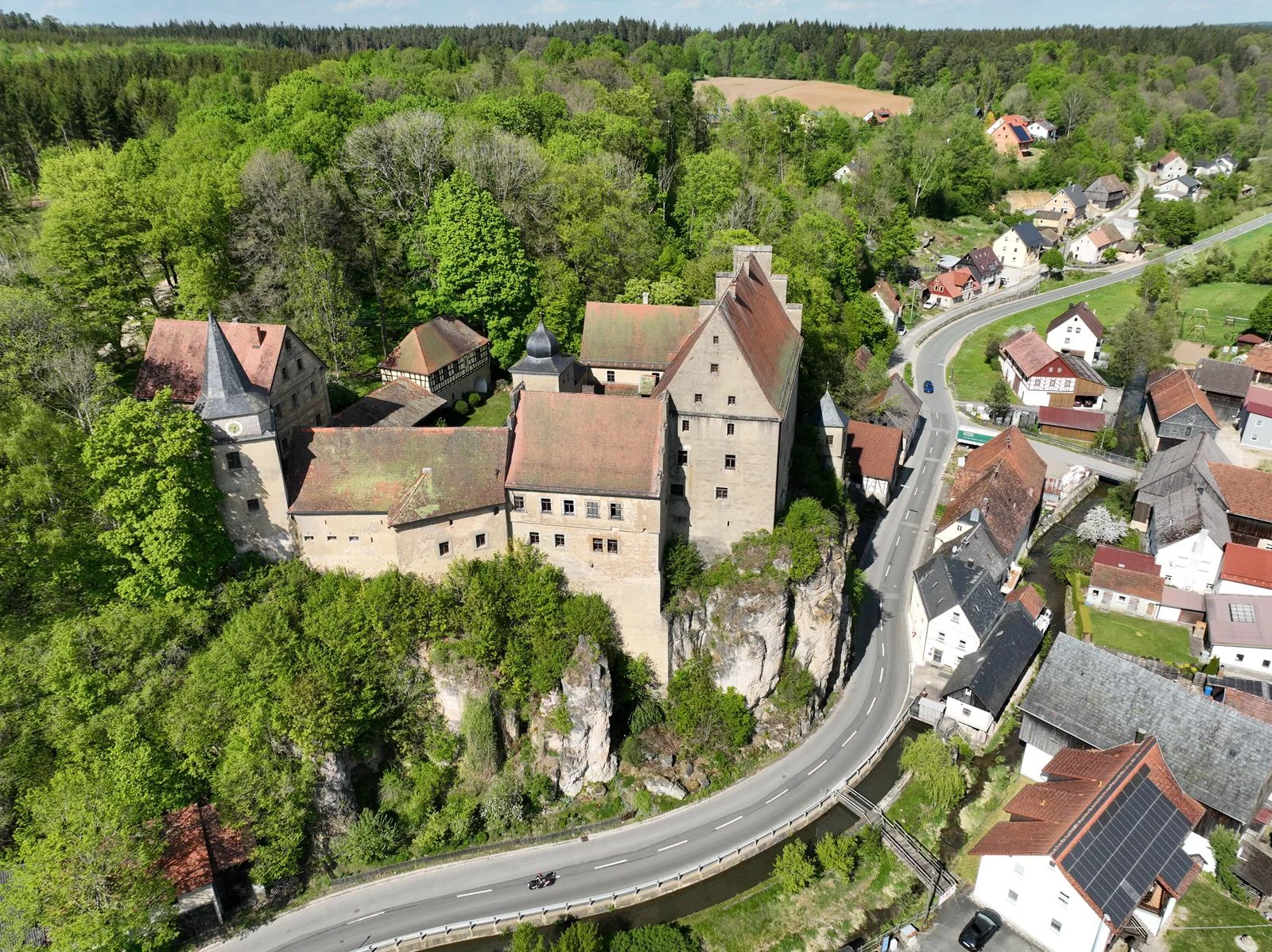 Schloss Wiesentfels above the village and wooded Wiesent valley
